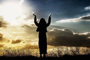 woman-praise